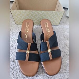 New In Box Italian Shoe Maker Size 10 Black Wedge Sandle Style Cover